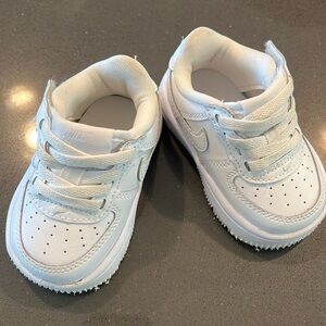 White Nike force one easy on